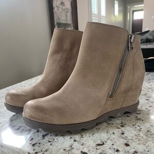 Sorel Joan of Arctic Wedge Booties sz 9.5!